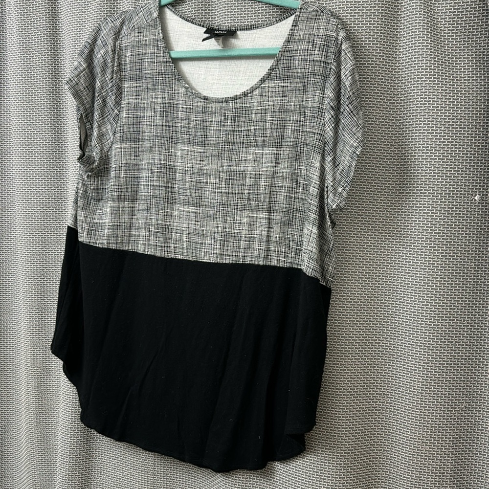 Black and white Alfani blouse